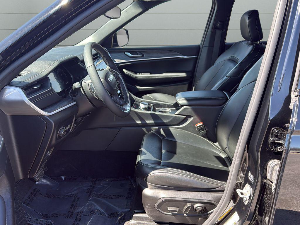 used 2024 Jeep Grand Cherokee car, priced at $37,015