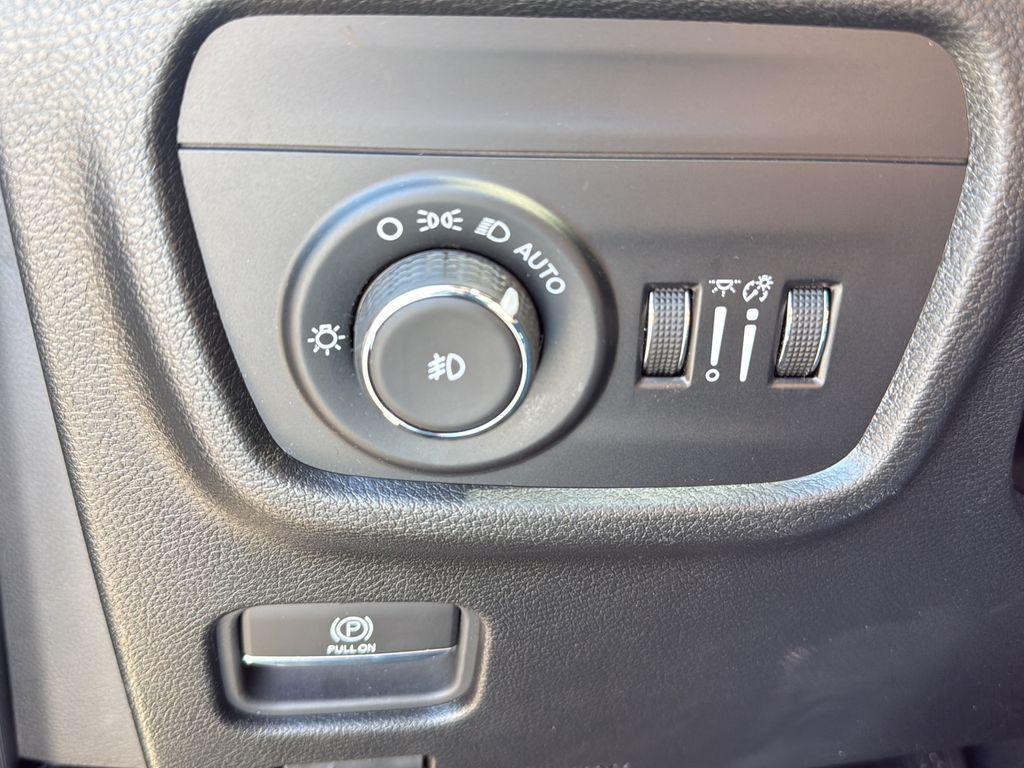 used 2024 Jeep Grand Cherokee car, priced at $37,015