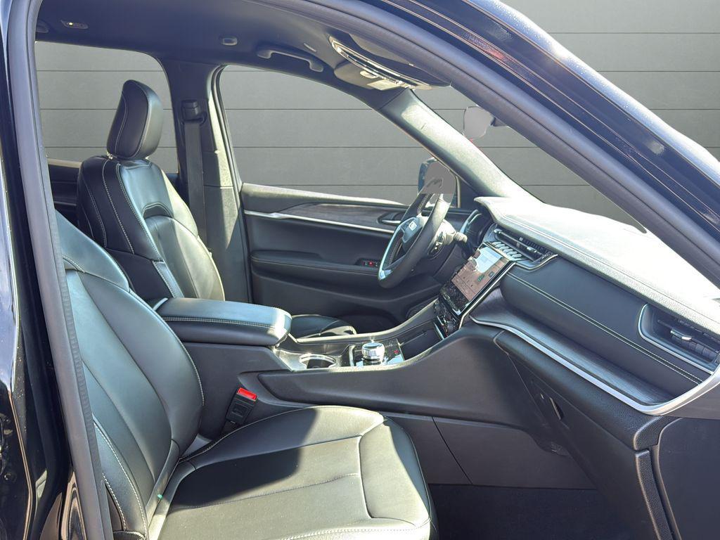used 2024 Jeep Grand Cherokee car, priced at $37,015