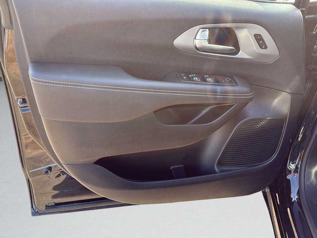 used 2025 Chrysler Pacifica car, priced at $39,493