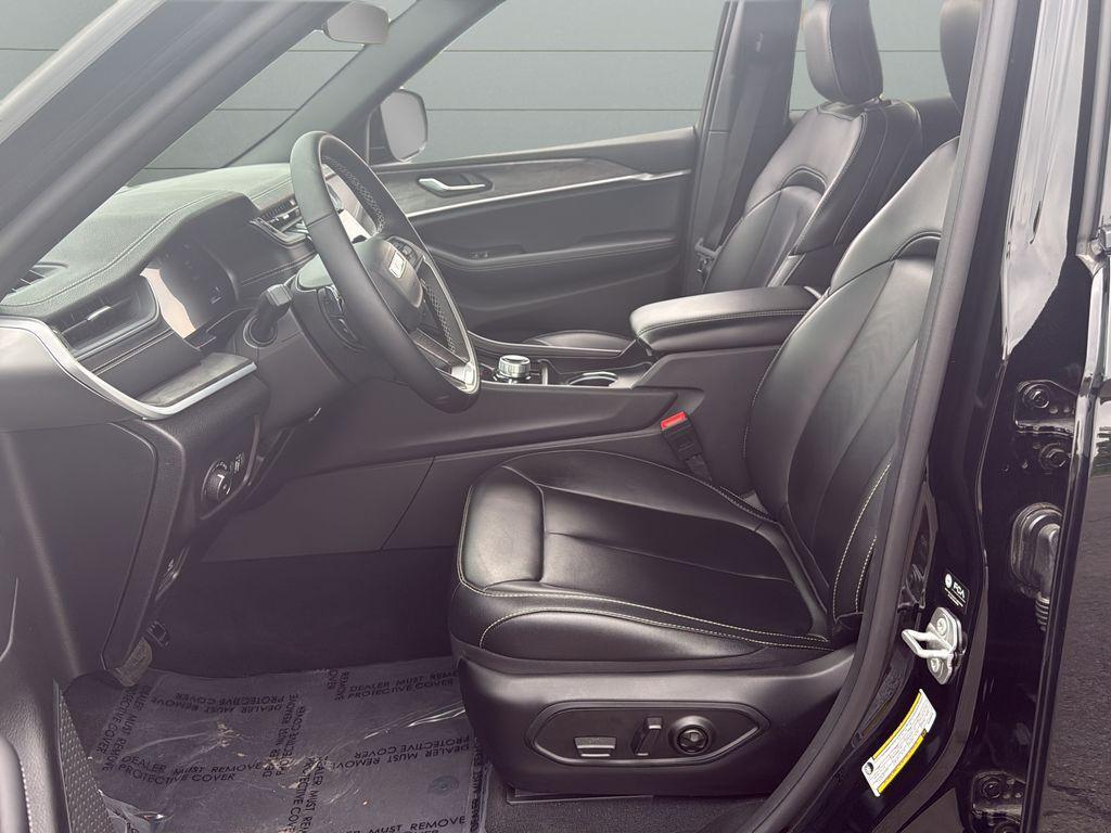 used 2025 Jeep Grand Cherokee car, priced at $39,047