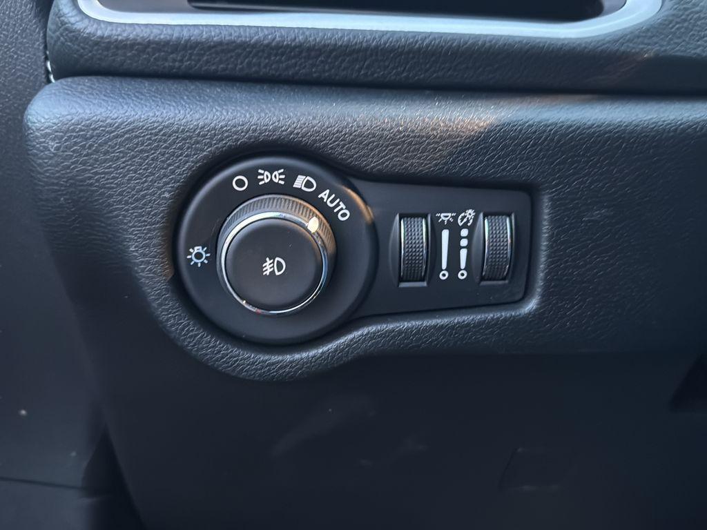 used 2025 Chrysler Pacifica car, priced at $37,998