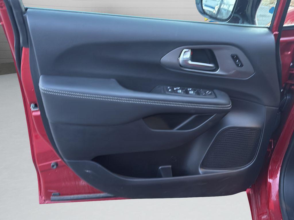 used 2025 Chrysler Pacifica car, priced at $37,998