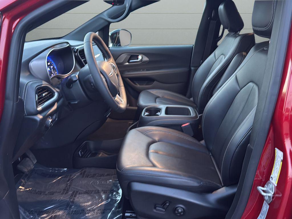 used 2025 Chrysler Pacifica car, priced at $37,998