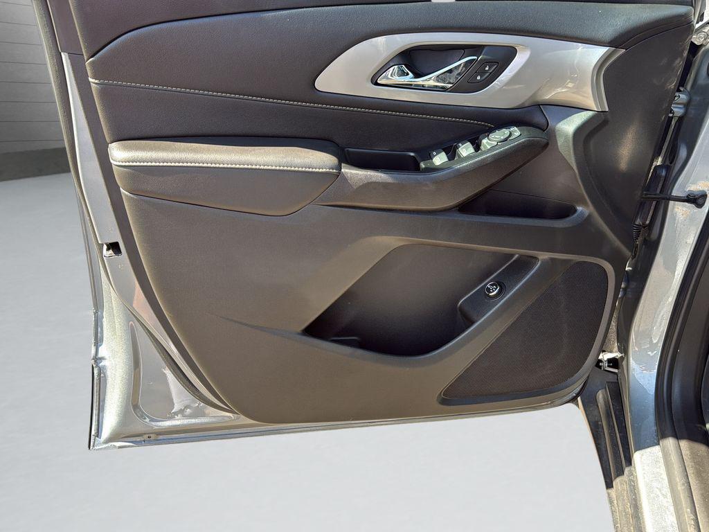 used 2023 Chevrolet Traverse car, priced at $36,375