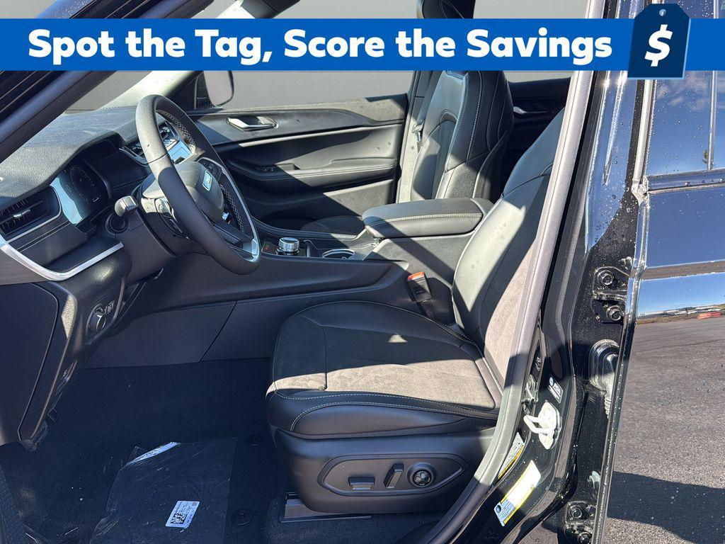 new 2025 Jeep Grand Cherokee car, priced at $45,083