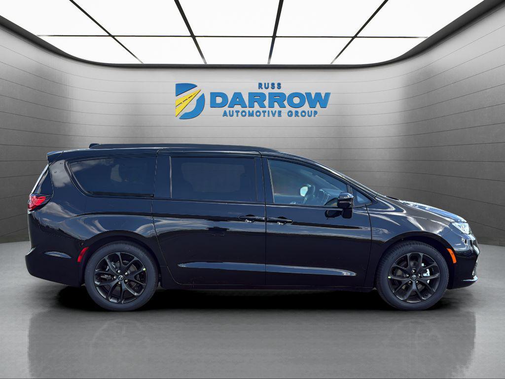 new 2026 Chrysler Pacifica car, priced at $47,035