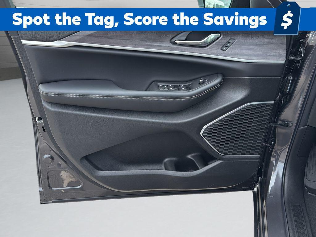 new 2025 Jeep Grand Cherokee L car, priced at $51,044