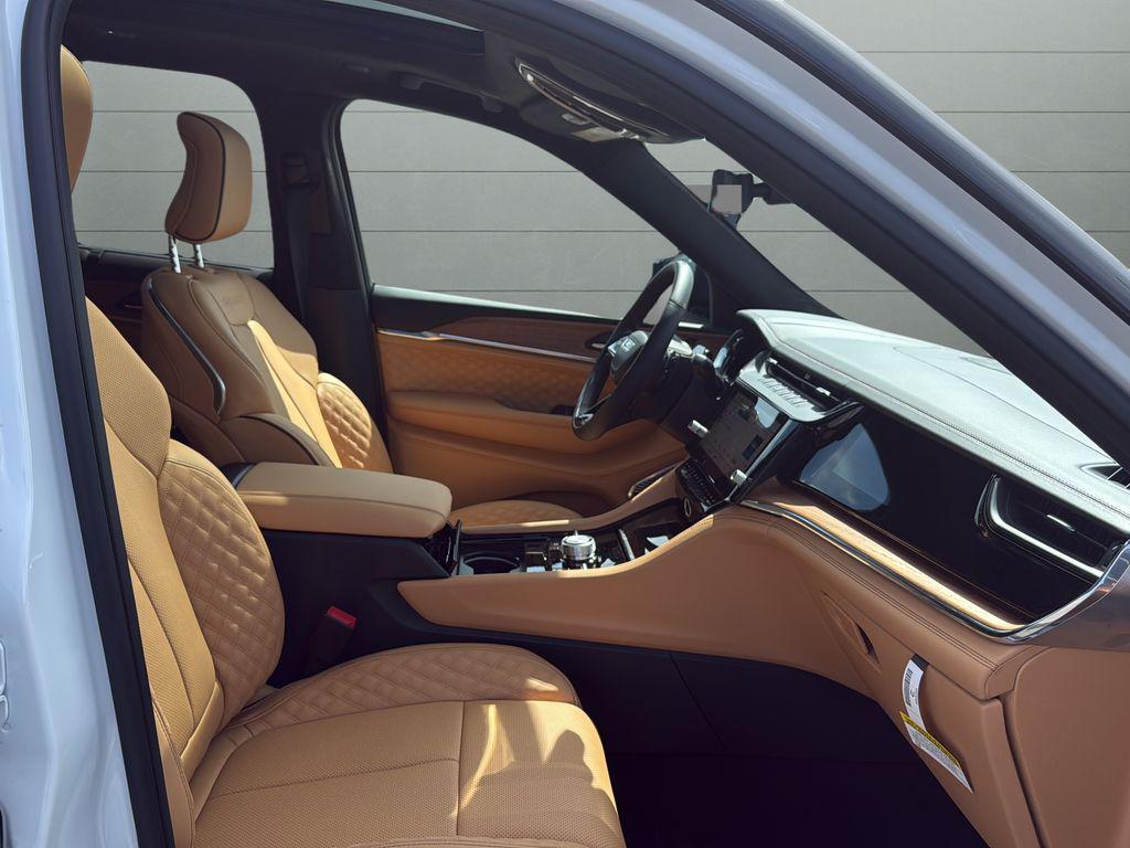new 2026 Jeep Grand Cherokee car, priced at $67,085