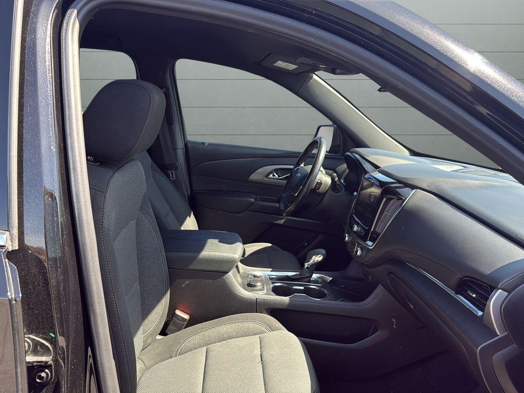 used 2022 Chevrolet Traverse car, priced at $21,155