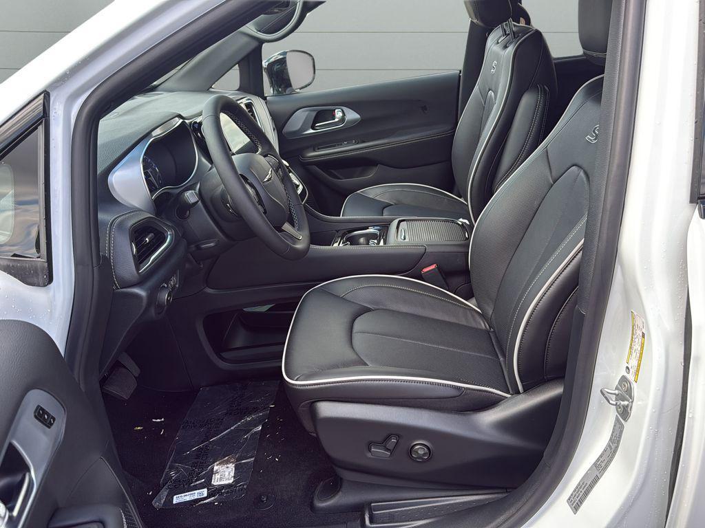 new 2026 Chrysler Pacifica car, priced at $47,035
