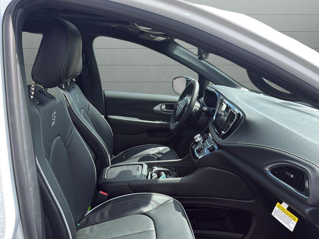 new 2026 Chrysler Pacifica car, priced at $47,035
