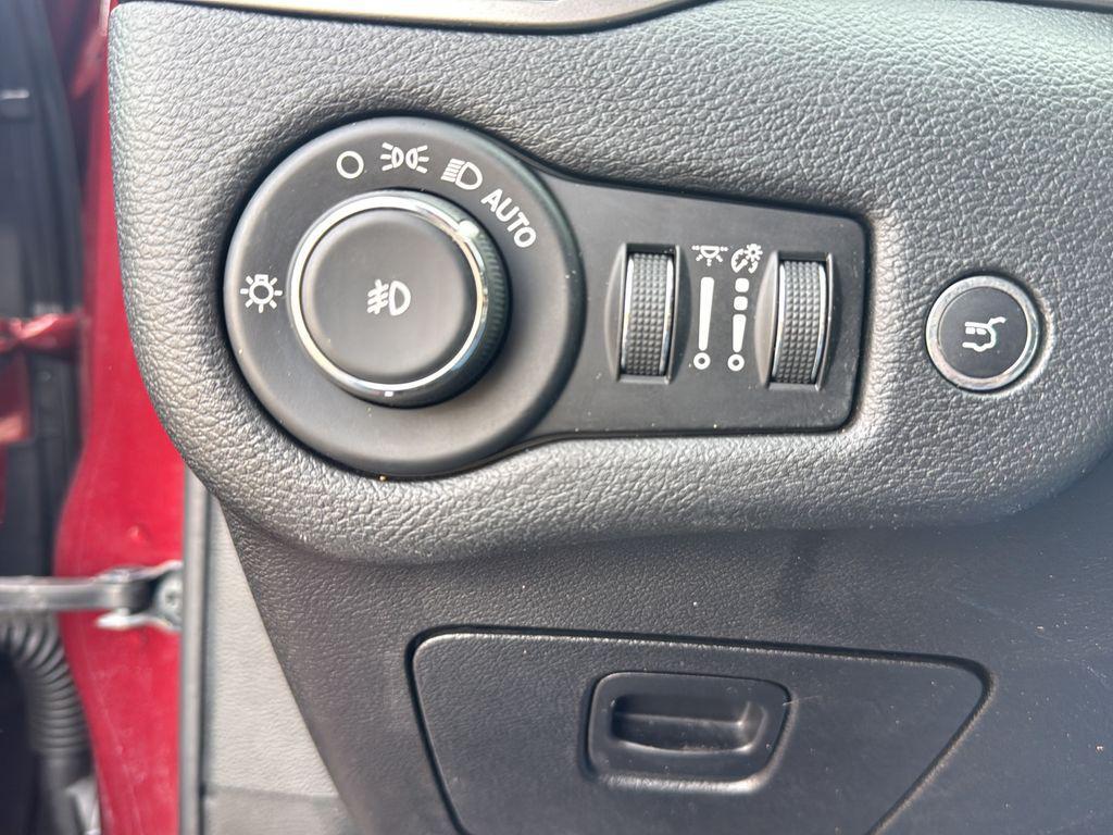 used 2020 Jeep Cherokee car, priced at $16,676