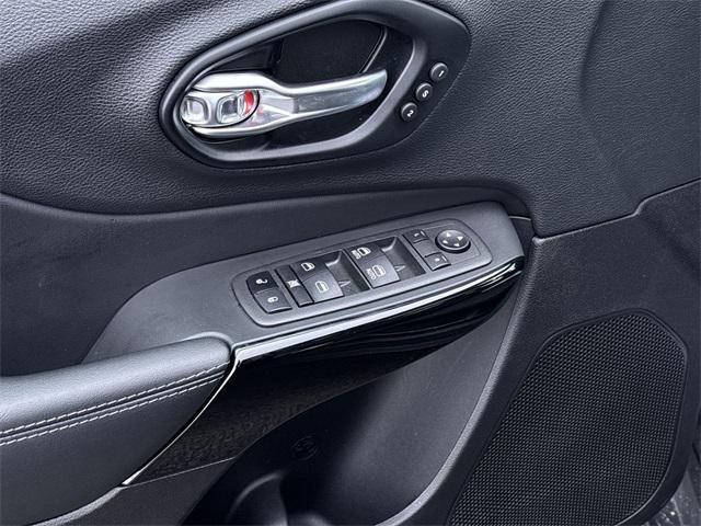 used 2023 Jeep Cherokee car, priced at $24,805