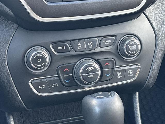 used 2020 Jeep Cherokee car, priced at $18,499