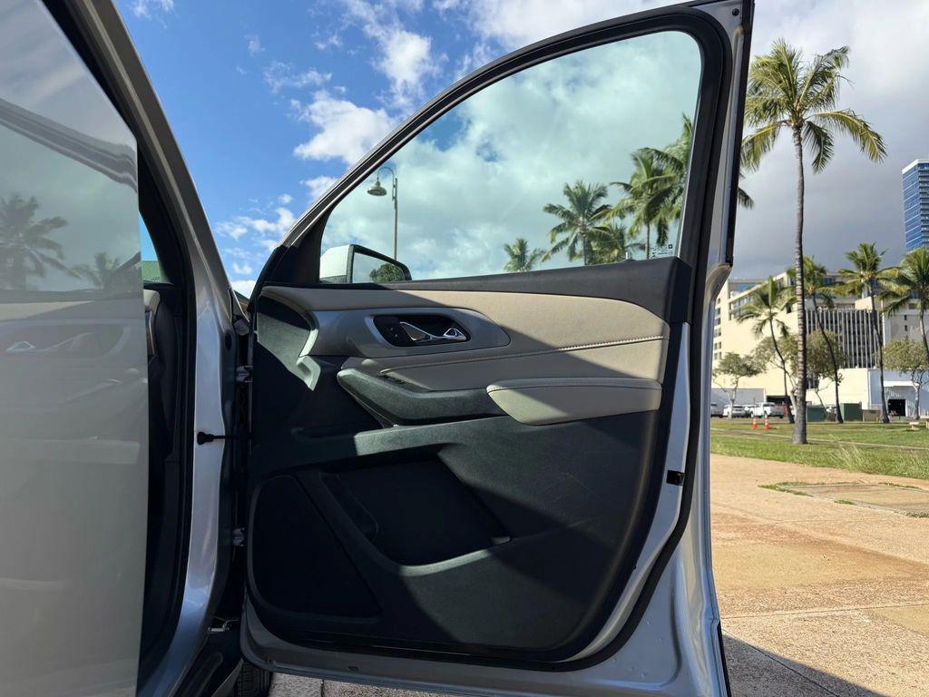 used 2022 Chevrolet Traverse car, priced at $27,995