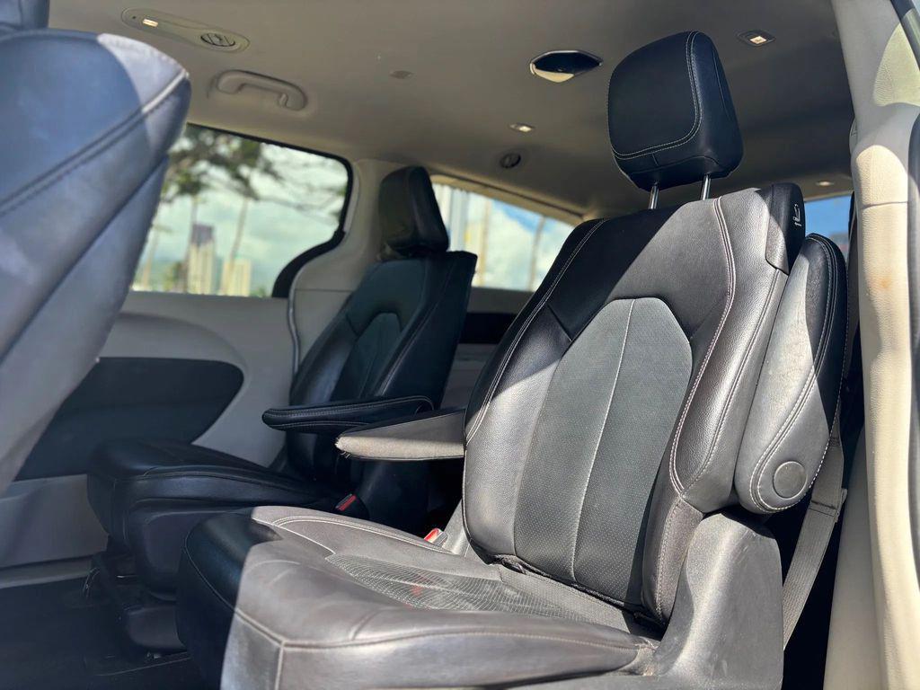 used 2022 Chrysler Pacifica Hybrid car, priced at $24,895