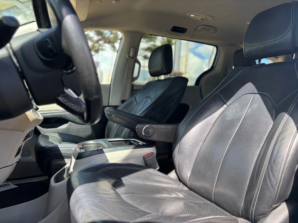 used 2022 Chrysler Pacifica Hybrid car, priced at $24,895