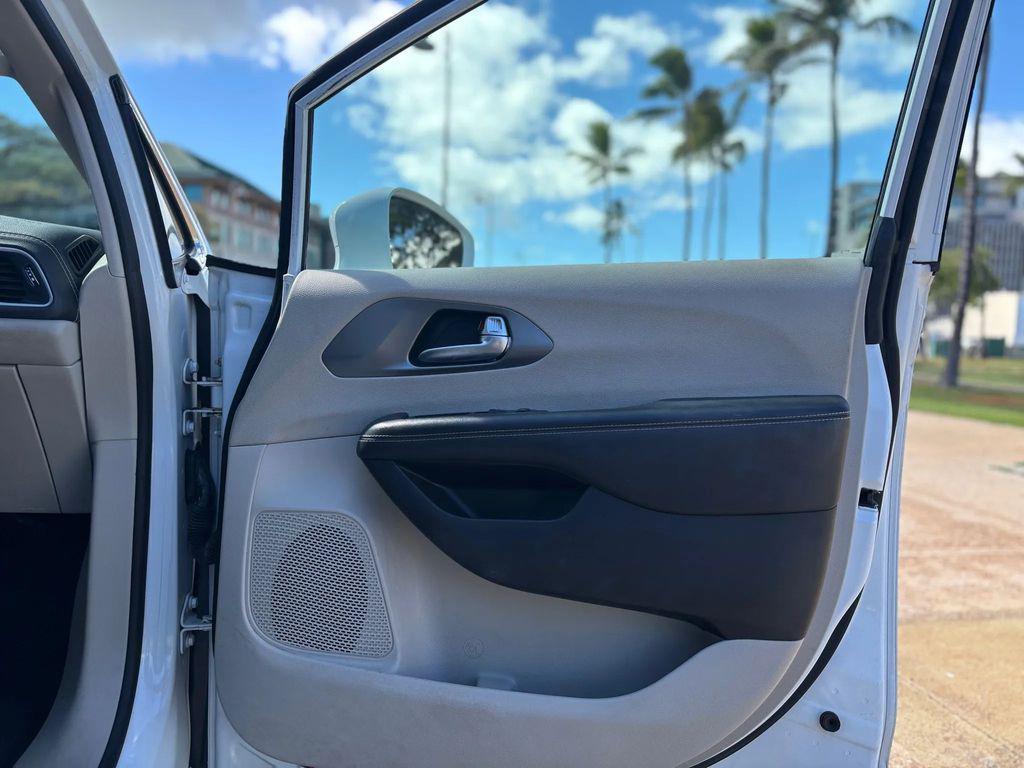 used 2022 Chrysler Pacifica Hybrid car, priced at $24,895