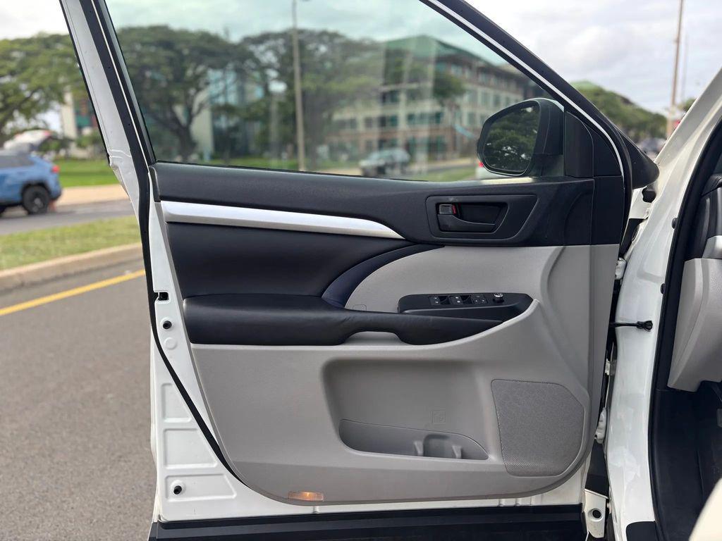 used 2016 Toyota Highlander car, priced at $21,995