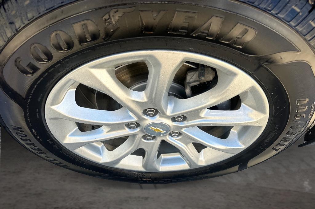 used 2020 Chevrolet Equinox car, priced at $13,800