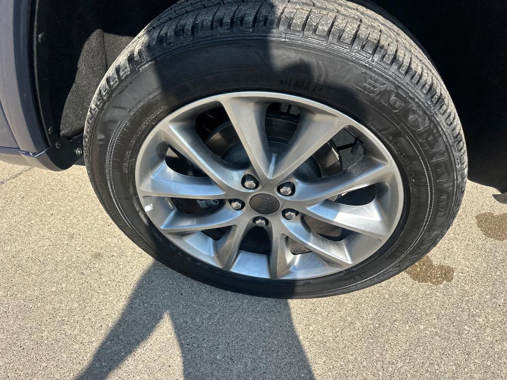 used 2021 Jeep Grand Cherokee car, priced at $20,000