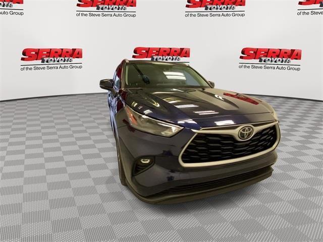 used 2023 Toyota Highlander car, priced at $31,900