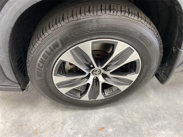 used 2022 Toyota Highlander car, priced at $32,426