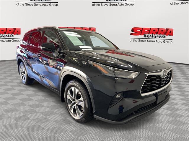 used 2022 Toyota Highlander car, priced at $32,426