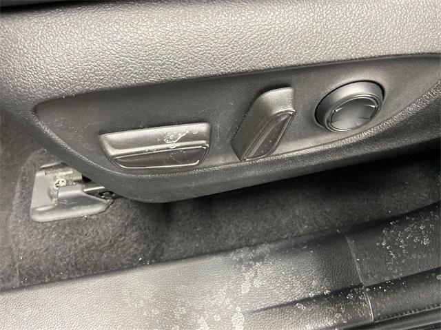 used 2022 Toyota Highlander car, priced at $32,426