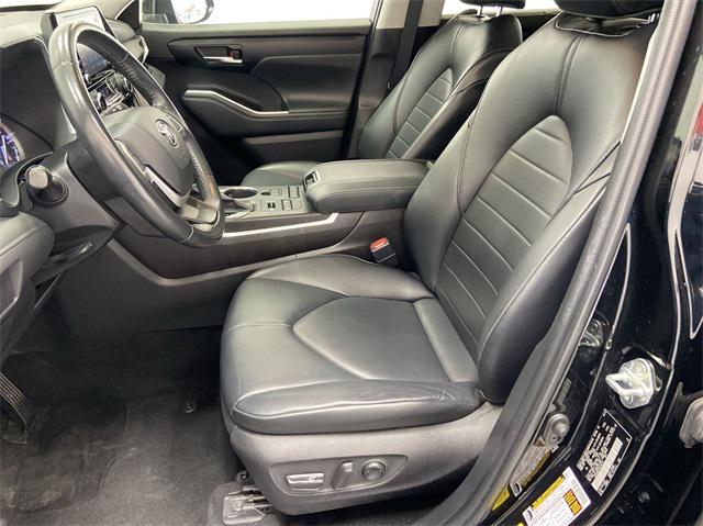 used 2022 Toyota Highlander car, priced at $32,426