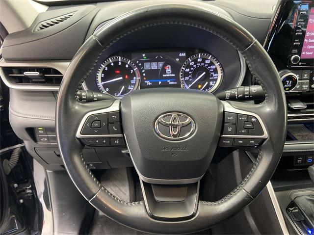 used 2022 Toyota Highlander car, priced at $32,426