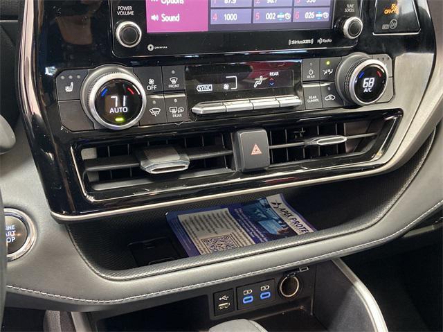 used 2022 Toyota Highlander car, priced at $32,426