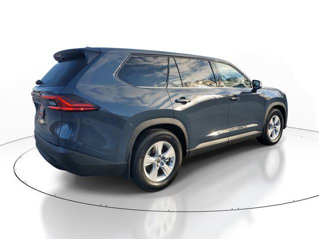 used 2025 Toyota Highlander car, priced at $42,899