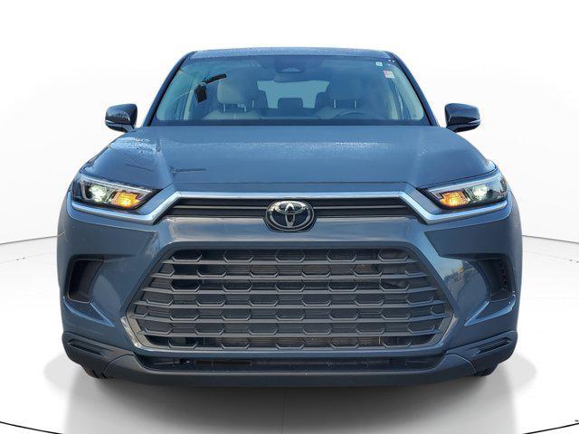 used 2025 Toyota Highlander car, priced at $42,899