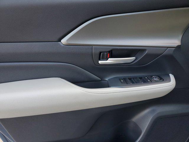 used 2025 Toyota Highlander car, priced at $42,899