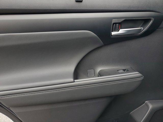 new 2026 Toyota Highlander Hybrid car, priced at $54,660
