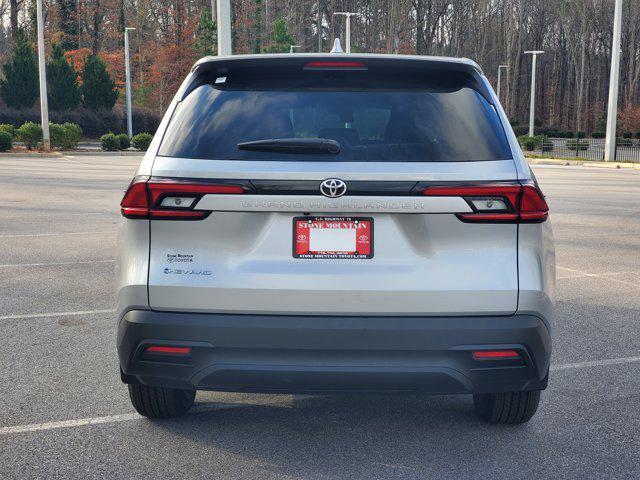 new 2026 Toyota Highlander Hybrid car, priced at $48,668