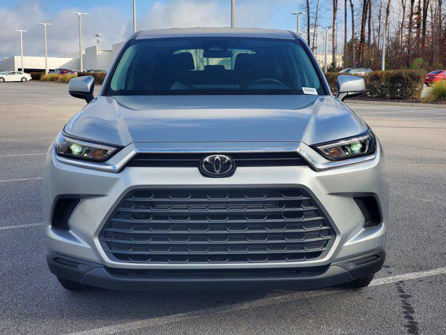 new 2026 Toyota Highlander Hybrid car, priced at $48,668