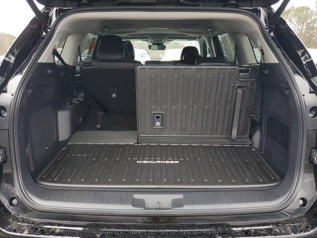 new 2026 Toyota Highlander Hybrid car, priced at $52,296