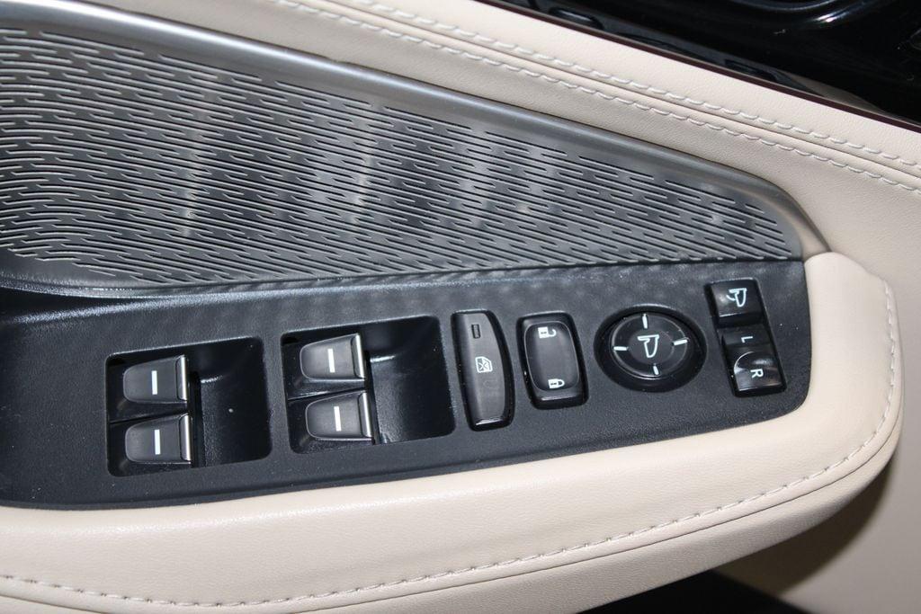 used 2023 Acura MDX car, priced at $40,900