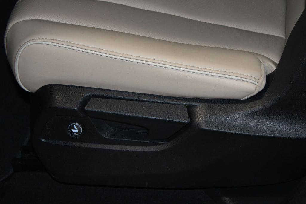 used 2023 Acura MDX car, priced at $40,900