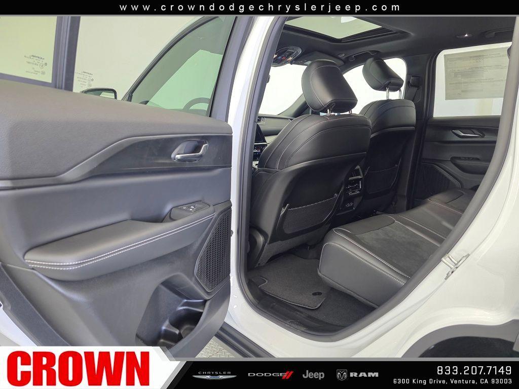 new 2025 Jeep Grand Cherokee car, priced at $40,286