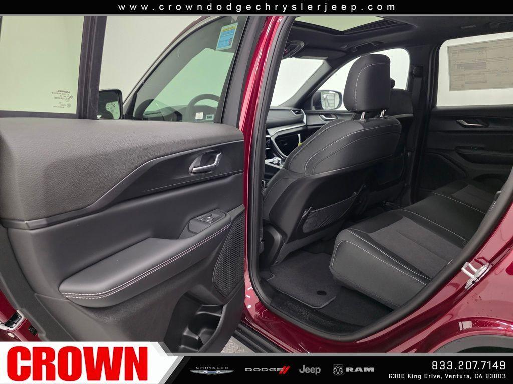 new 2025 Jeep Grand Cherokee car, priced at $32,808