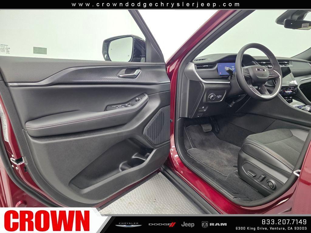 new 2025 Jeep Grand Cherokee car, priced at $40,810