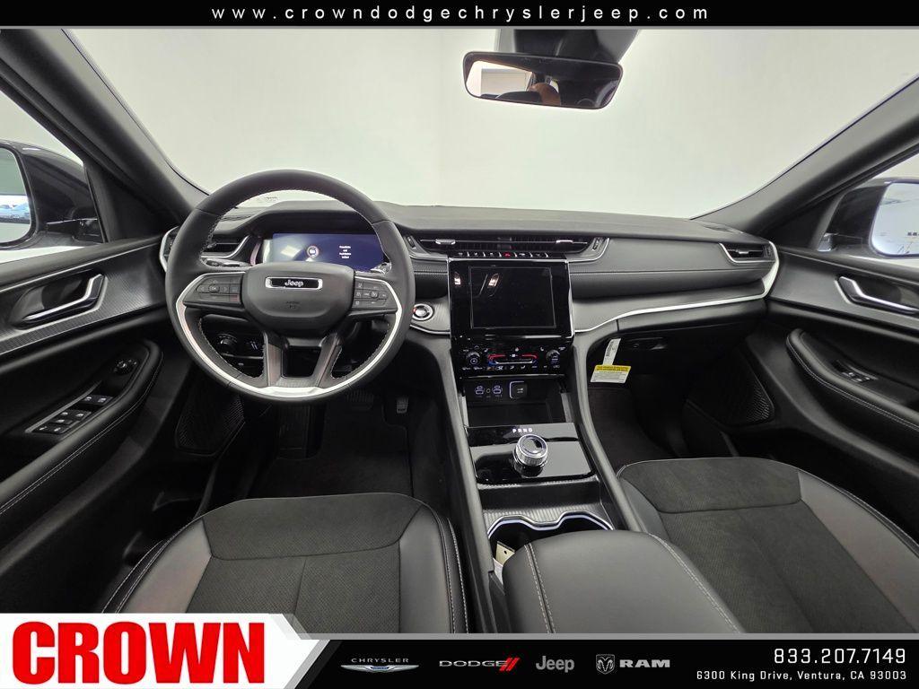 new 2025 Jeep Grand Cherokee car, priced at $42,570