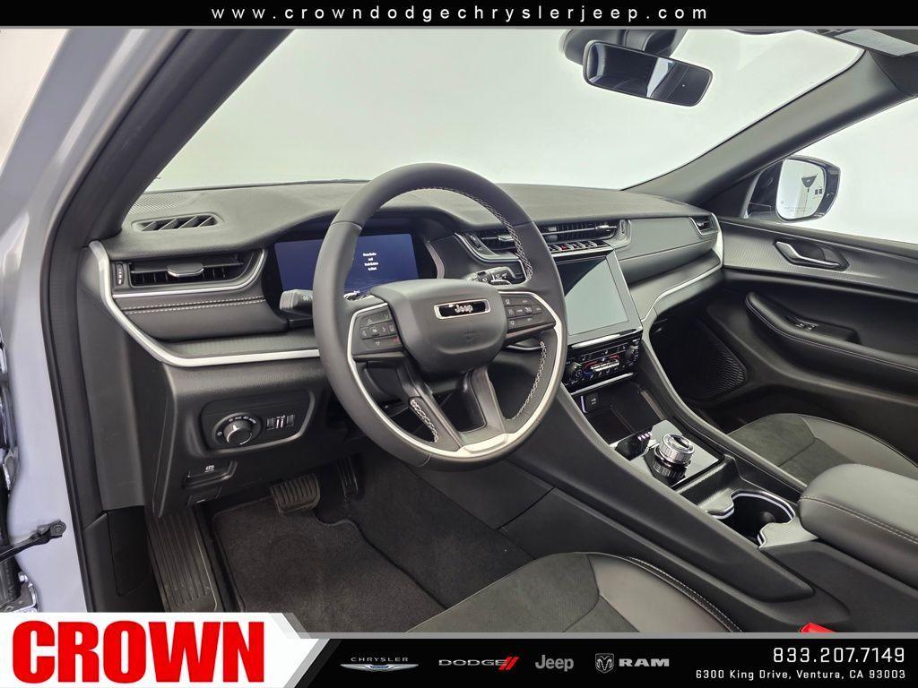 new 2025 Jeep Grand Cherokee car, priced at $42,570
