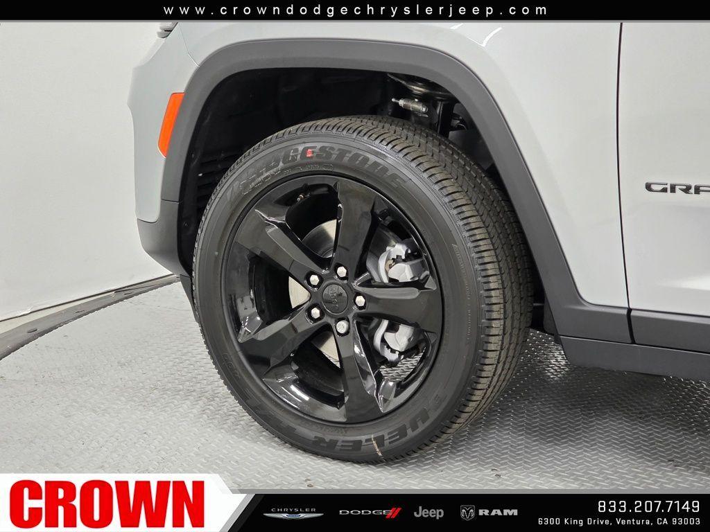 new 2025 Jeep Grand Cherokee car, priced at $42,570