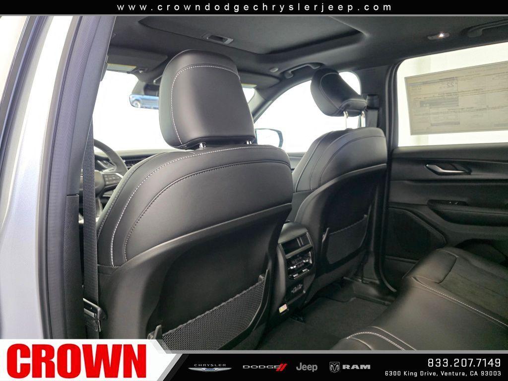 new 2025 Jeep Grand Cherokee car, priced at $42,570