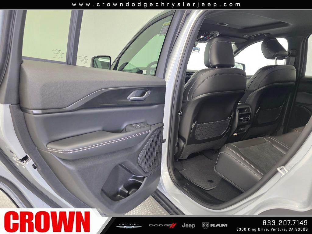 new 2025 Jeep Grand Cherokee car, priced at $42,570